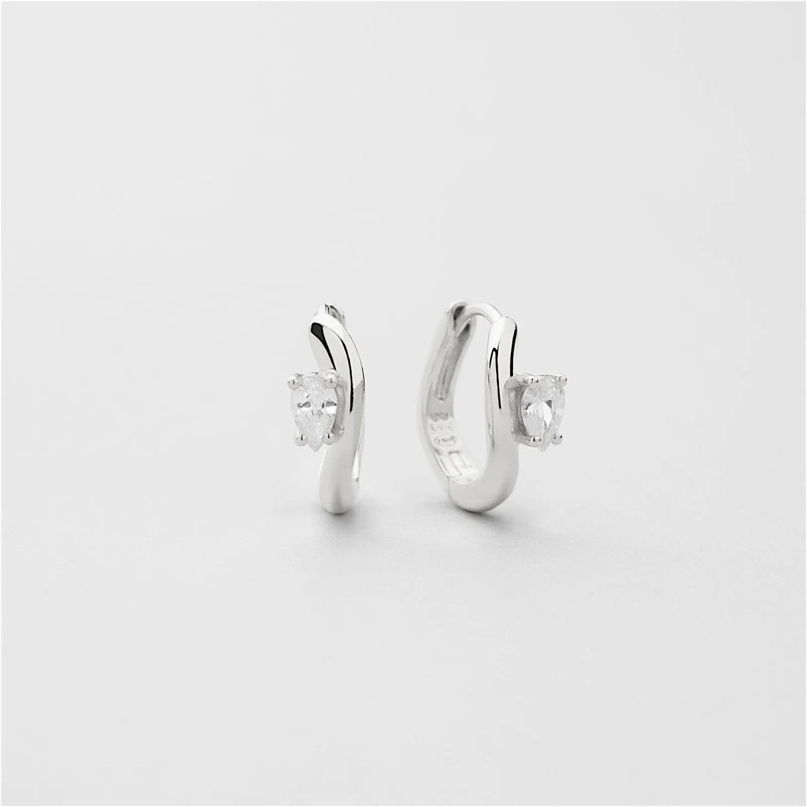 Curve Drop Hoops