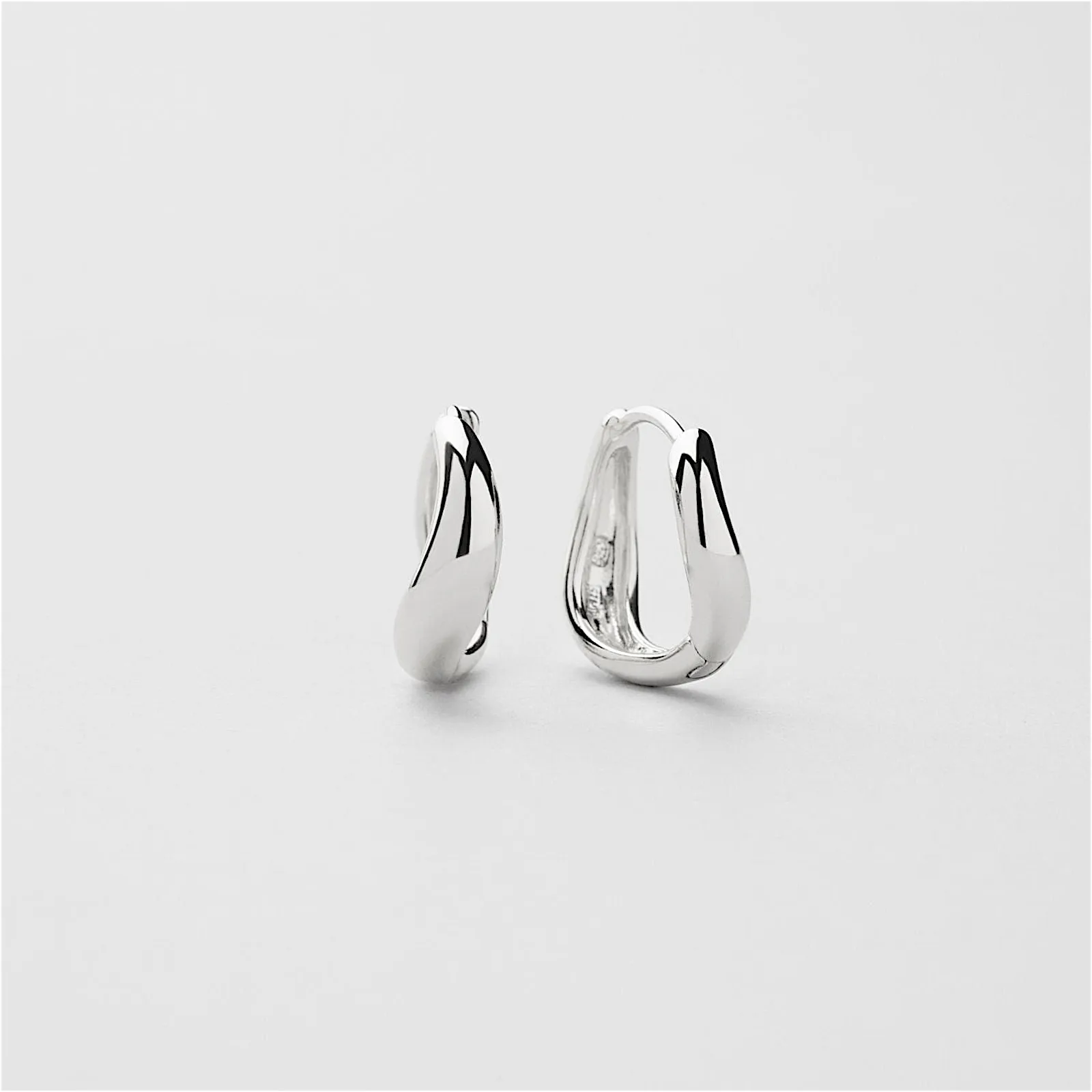 Wavy Hoops